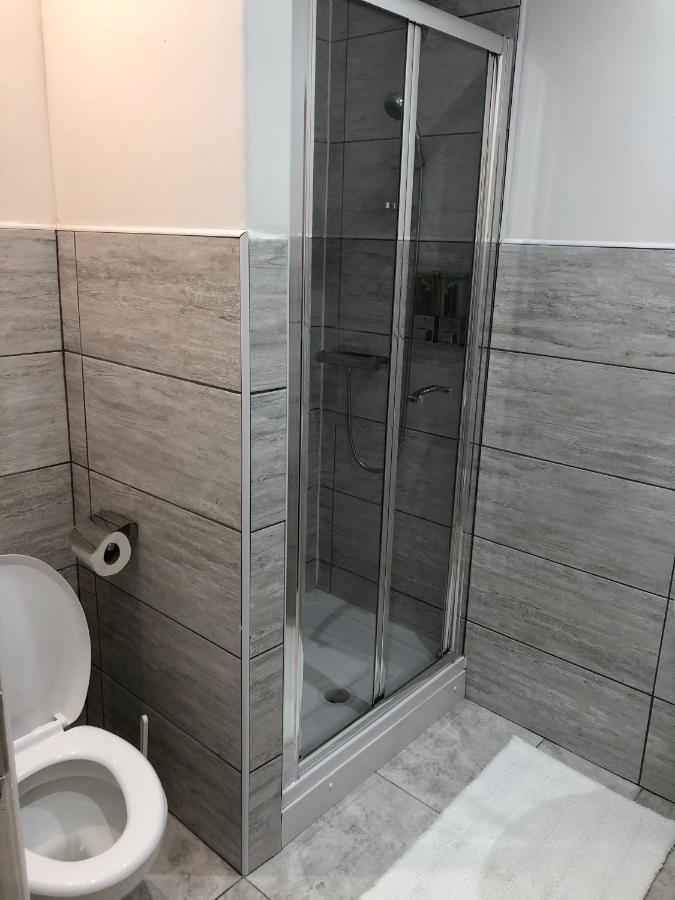 The Broadway Hotel - London Heathrow Southall Eksteriør billede
